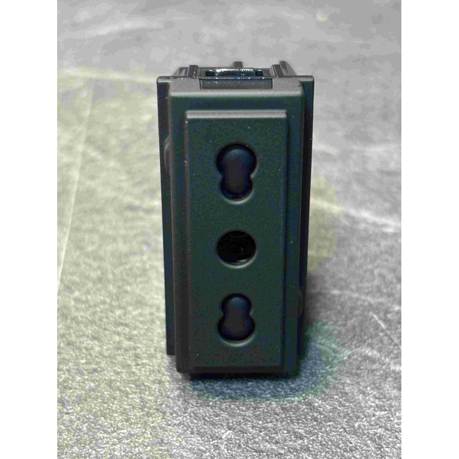 Sistema di Sicurezza 4G LTE Integrato in Presa a Muro – Monitoraggio Professionale h24