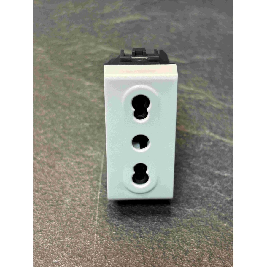 Sistema di Sicurezza 4G LTE Integrato in Presa a Muro – Monitoraggio Professionale h24